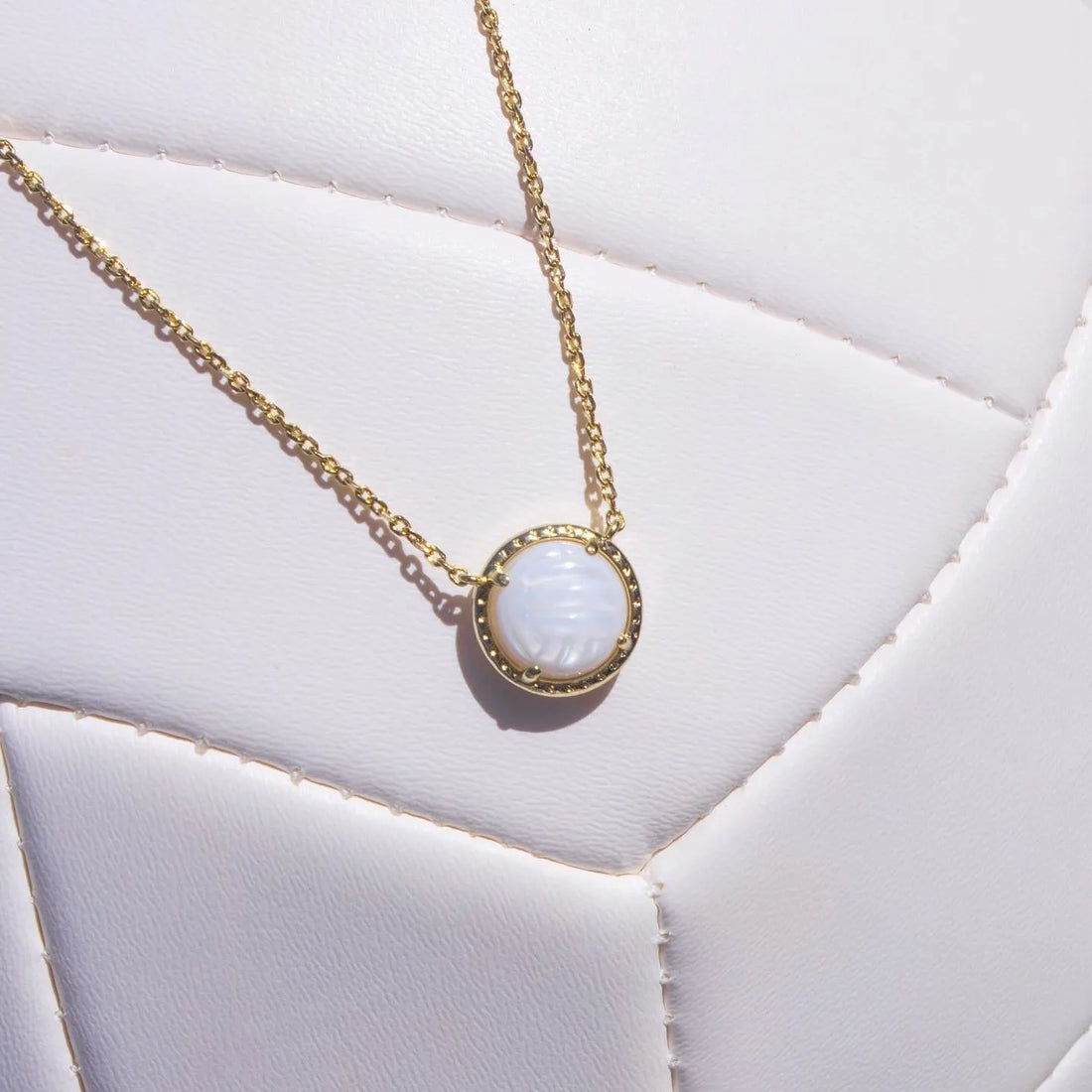 Sporty Element Resin Necklace - NovelleShoppe